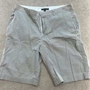 Light kaki shorts
